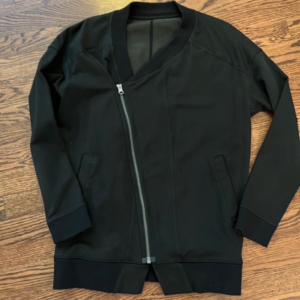 Lululemon jacket size 6